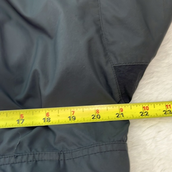 Nike windbreaker converts to belt bag - Picture 10 of 12